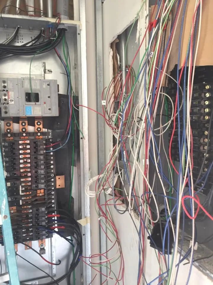 Slide of Electrician 24 hours