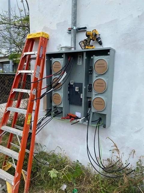 Slide of Electrician 24 hours