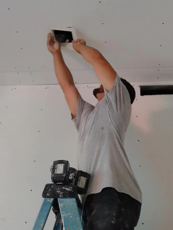 Slide of Electrician 24 hours