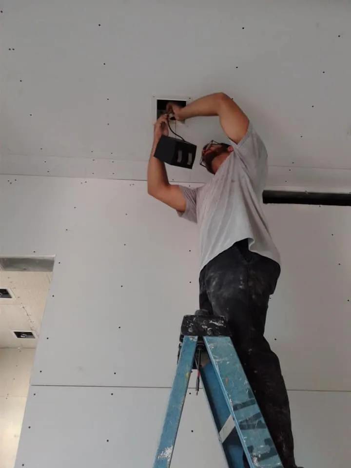 Slide of Electrician 24 hours