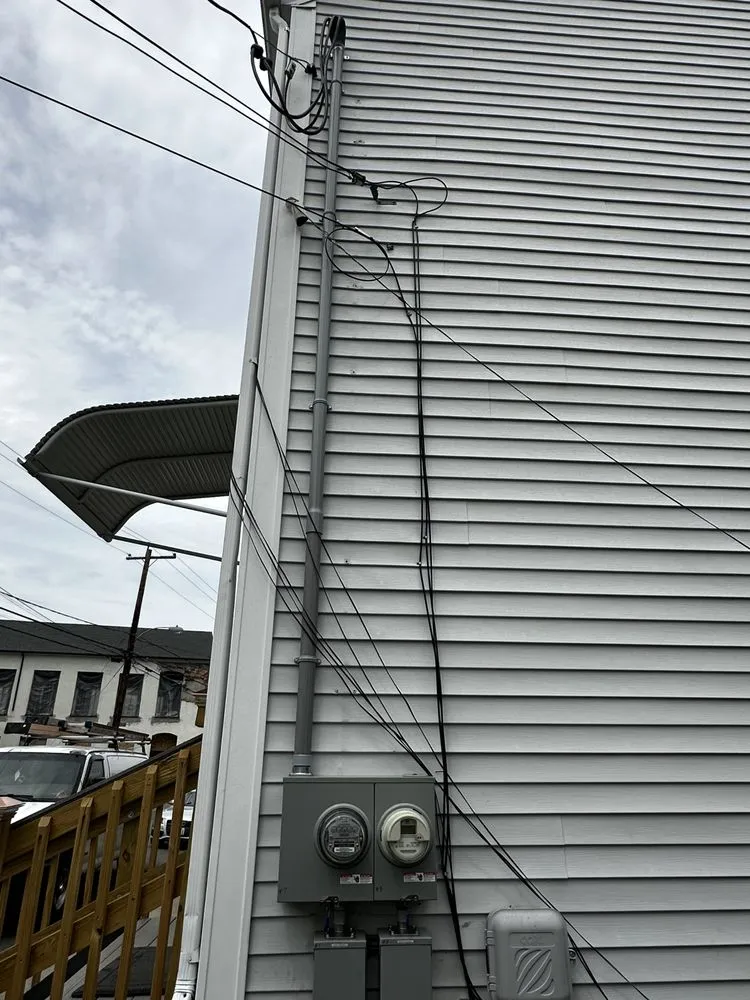 Reliable electrician providing electrical repair in , 