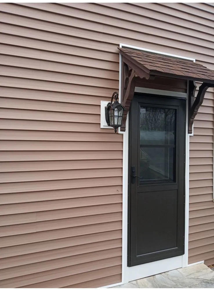 Reliable electrician providing electrical repair in , 