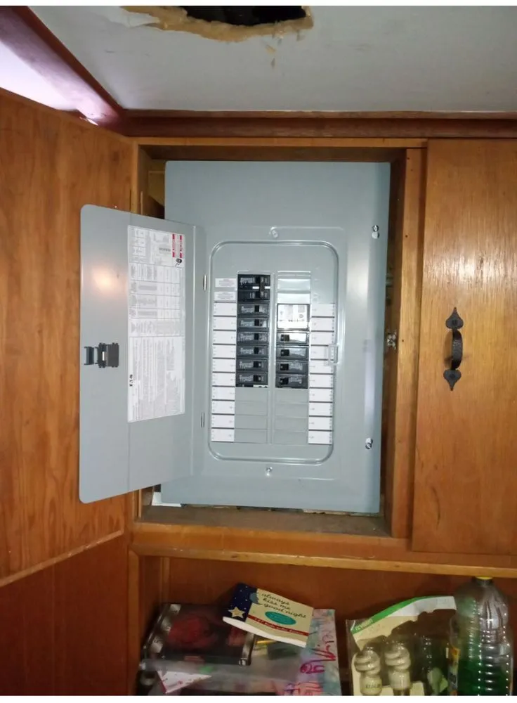 Affordable electrician providing outlet and switch repair in , 