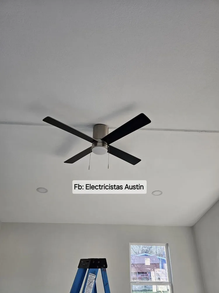 Slide of Electricistas Austin