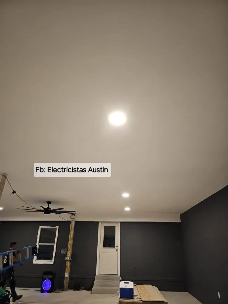 Slide of Electricistas Austin