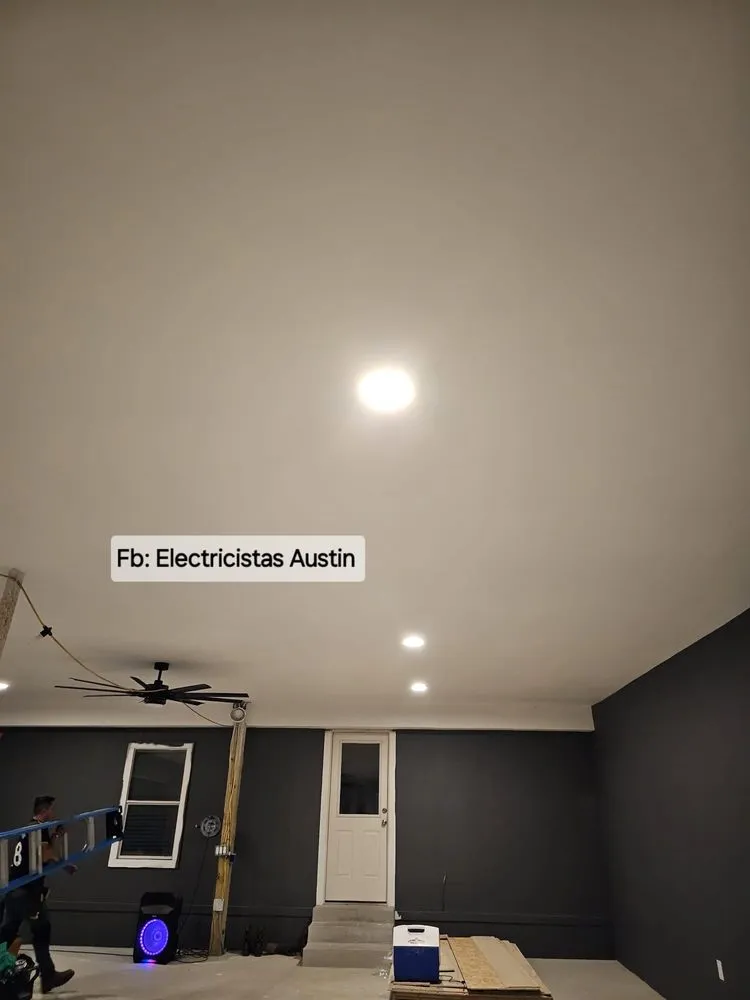 Slide of Electricistas Austin