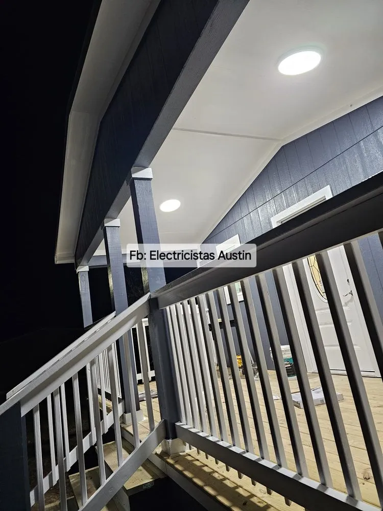 Slide of Electricistas Austin