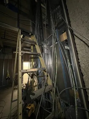 Electricity M&G Logo