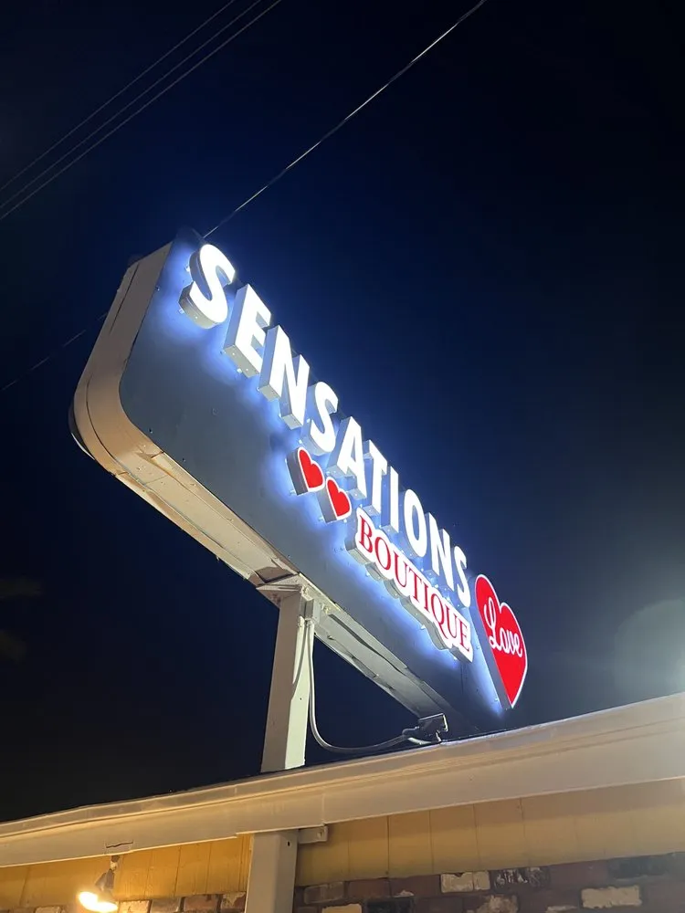 Trusted electrician providing emergency electrical service in , 