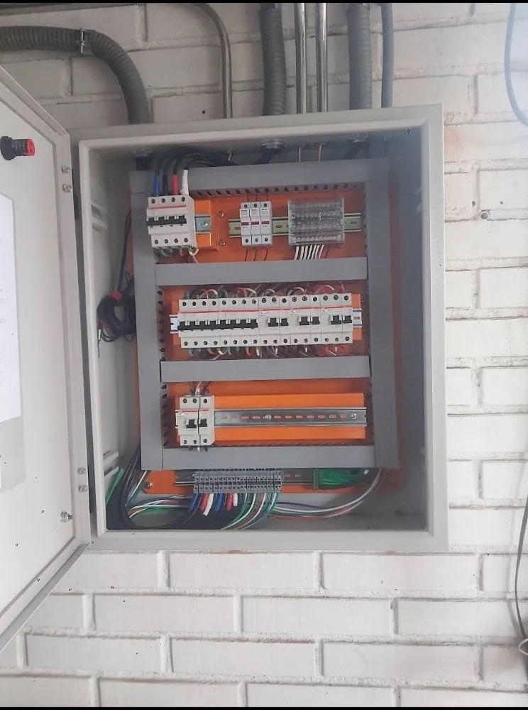 Slide of Electro House