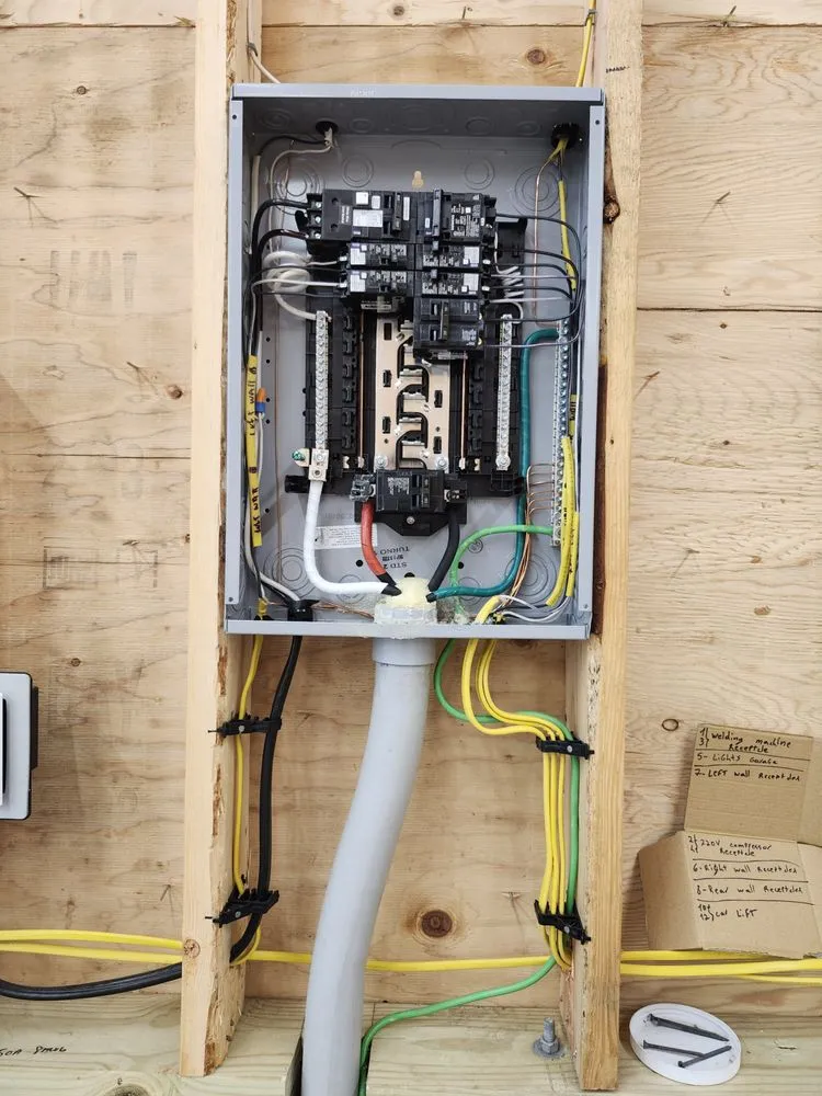 Slide of Electro silva