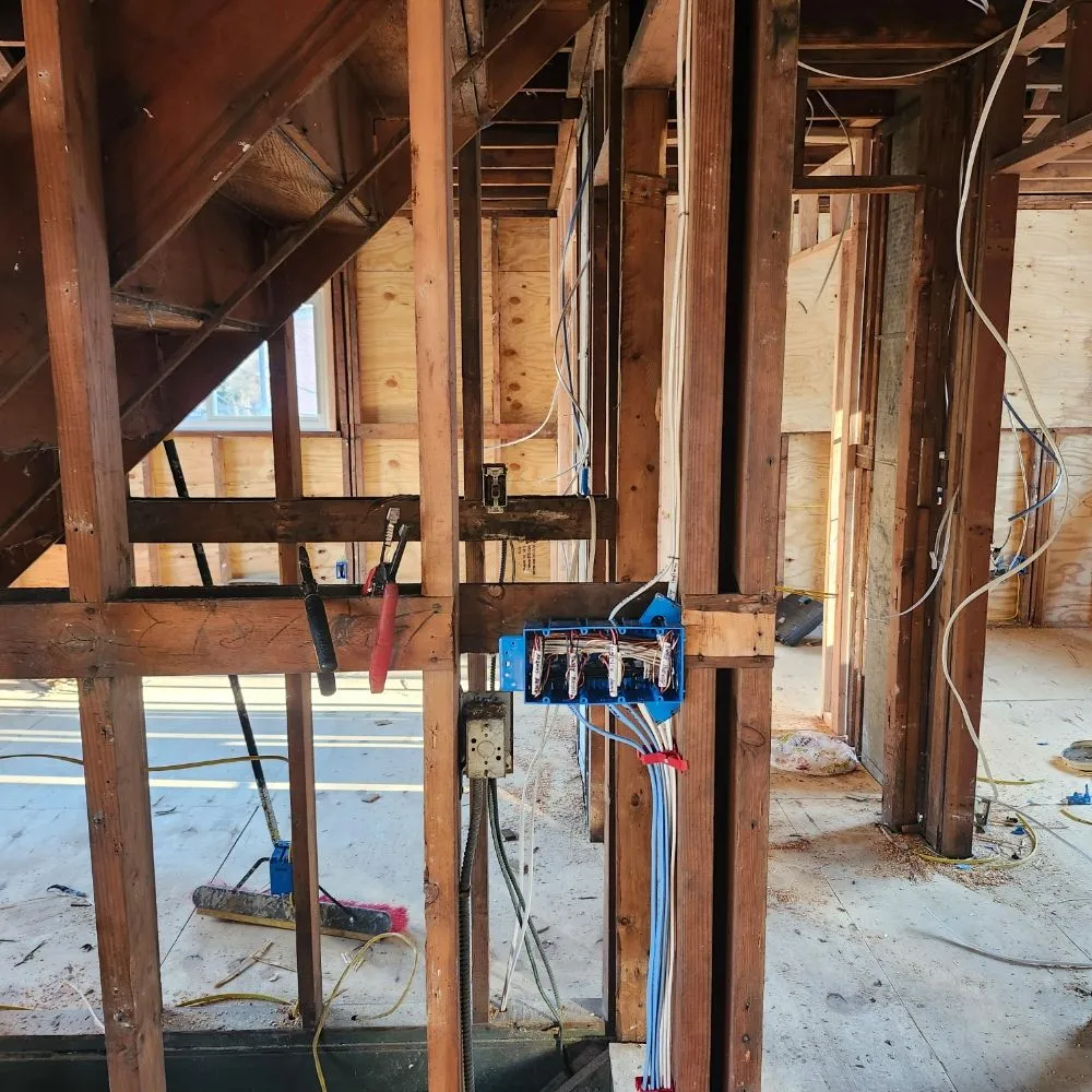 Reliable electrician providing emergency electrical service in , 