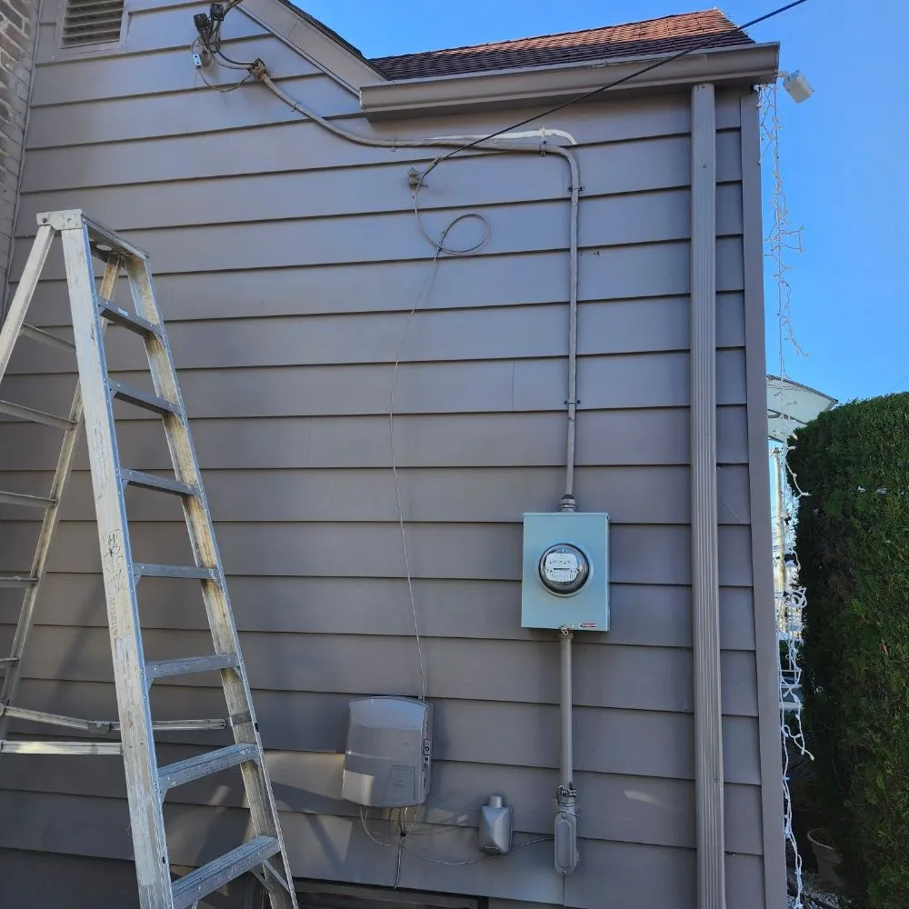 Slide of Electro silva