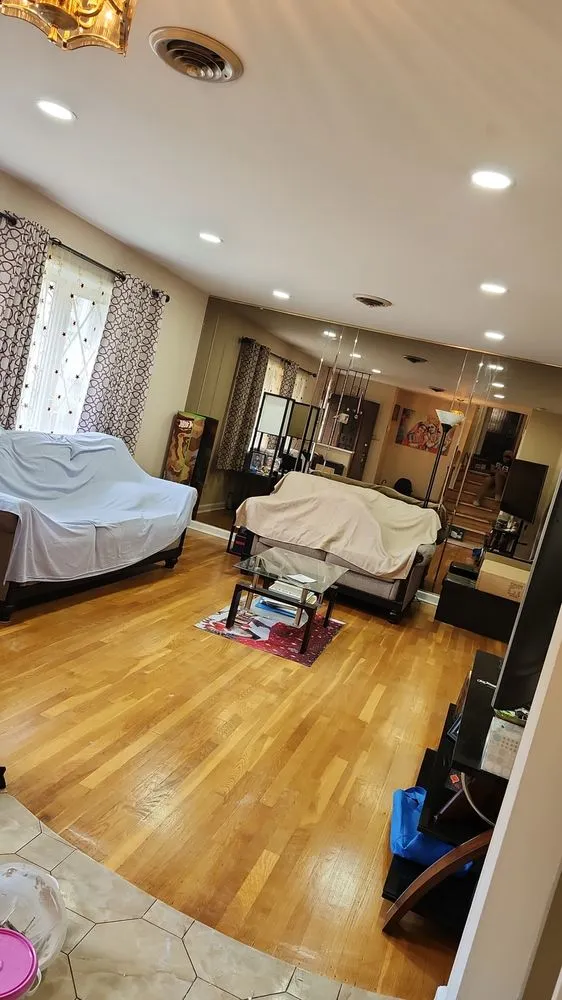 Slide of Electro silva