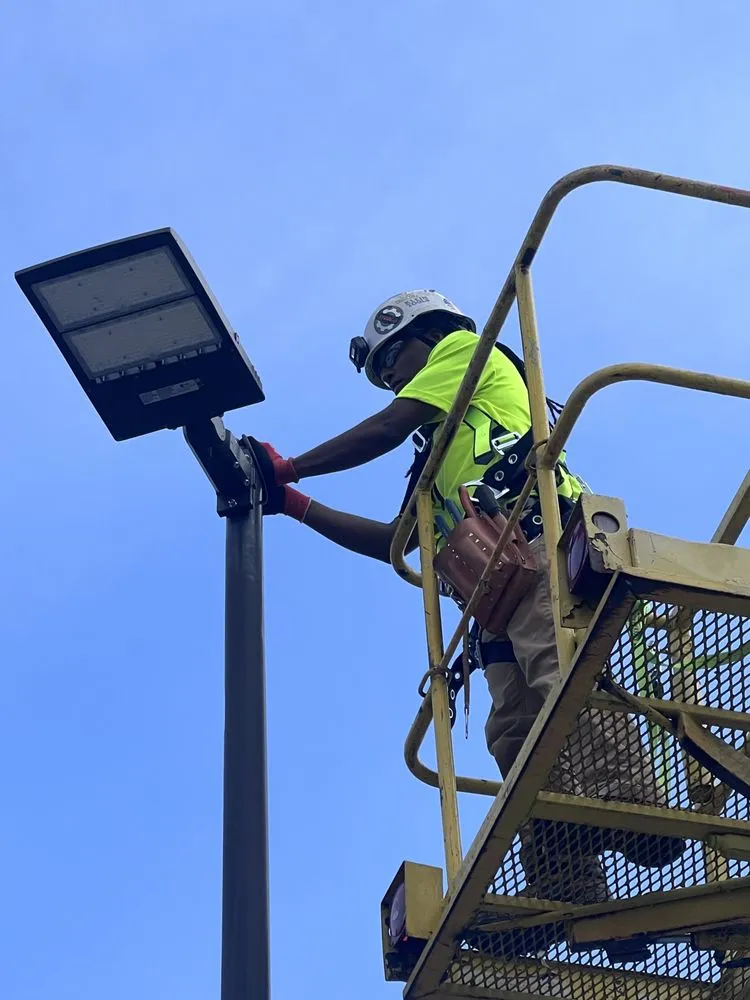 Professional outlet and switch repair service in ,  - Elekprotek