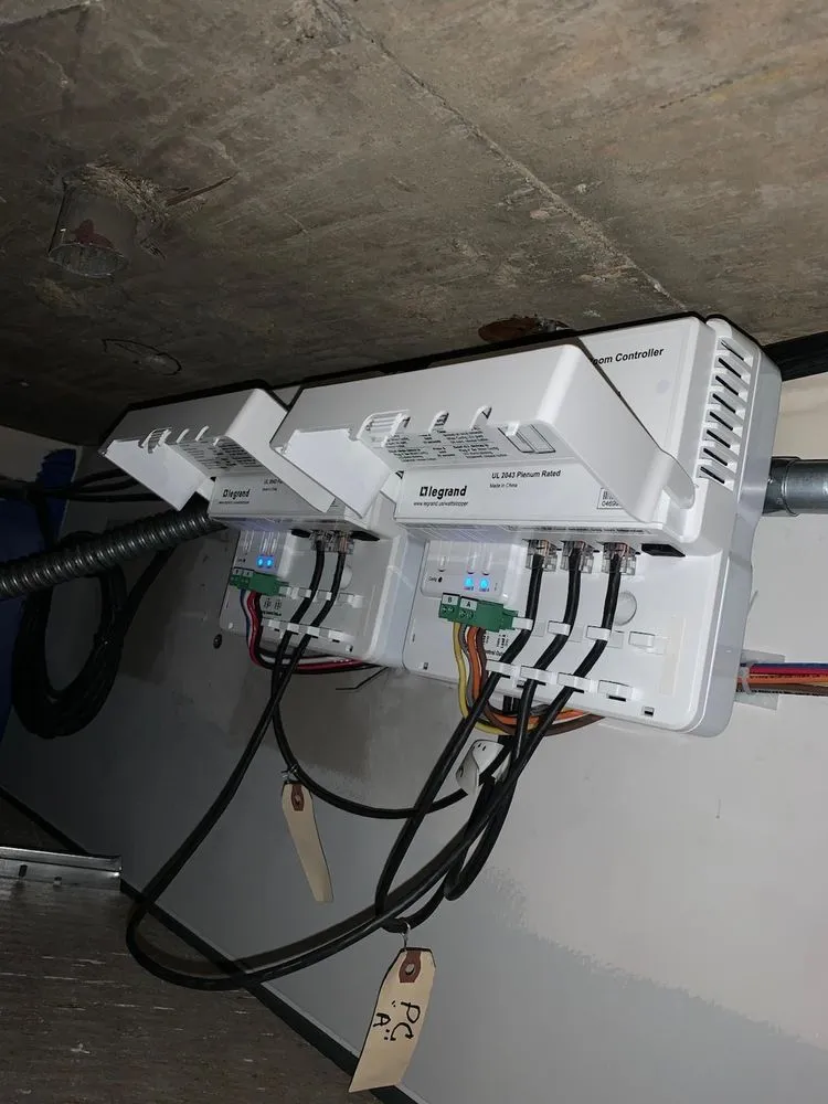 Slide of Elektra Services Je