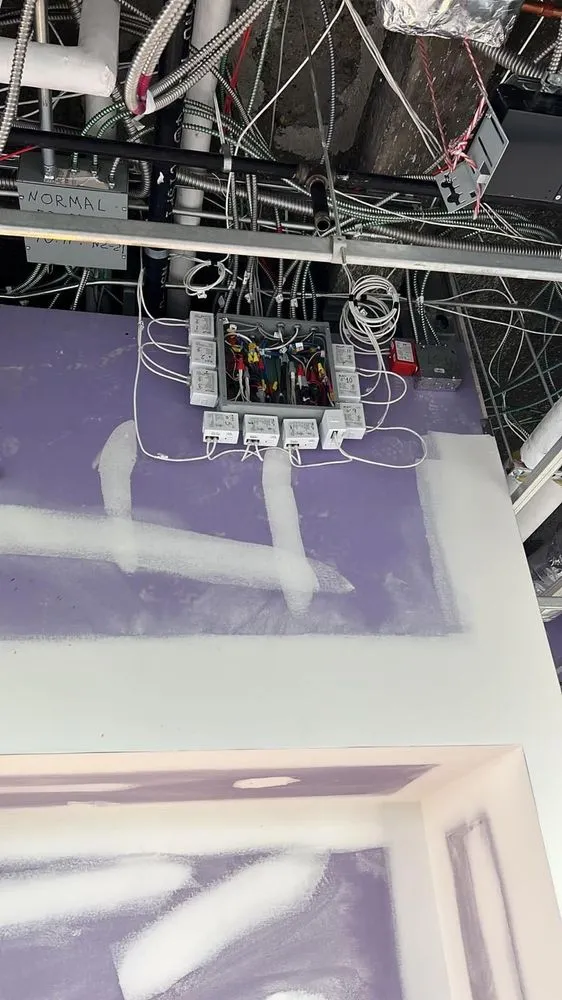 Slide of Elektra Services Je