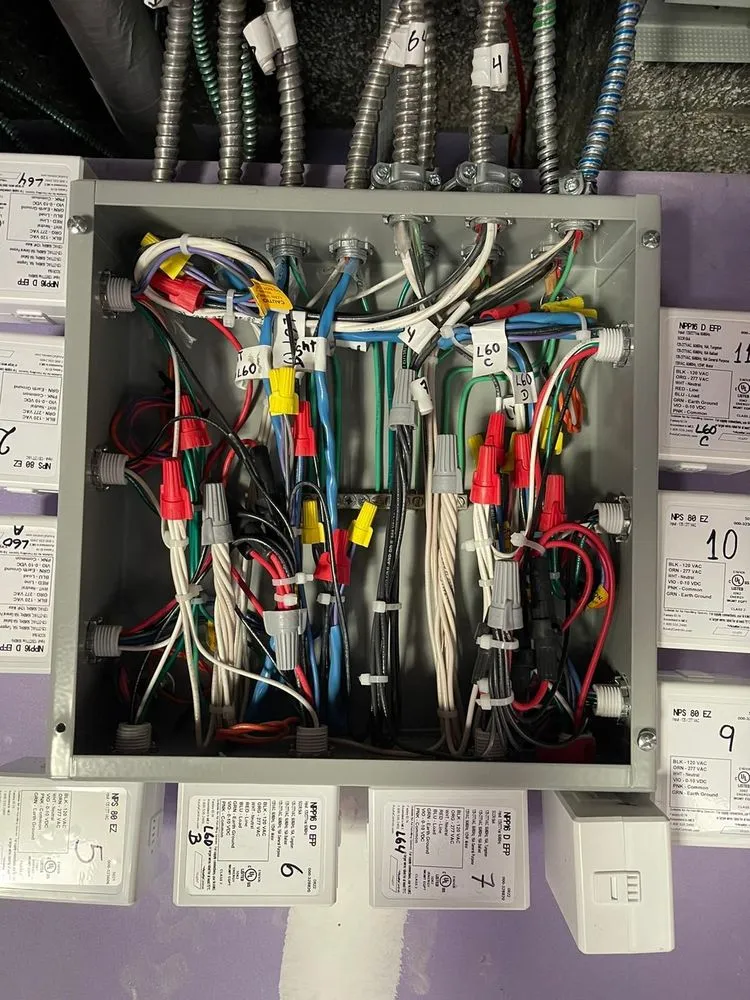 Slide of Elektra Services Je