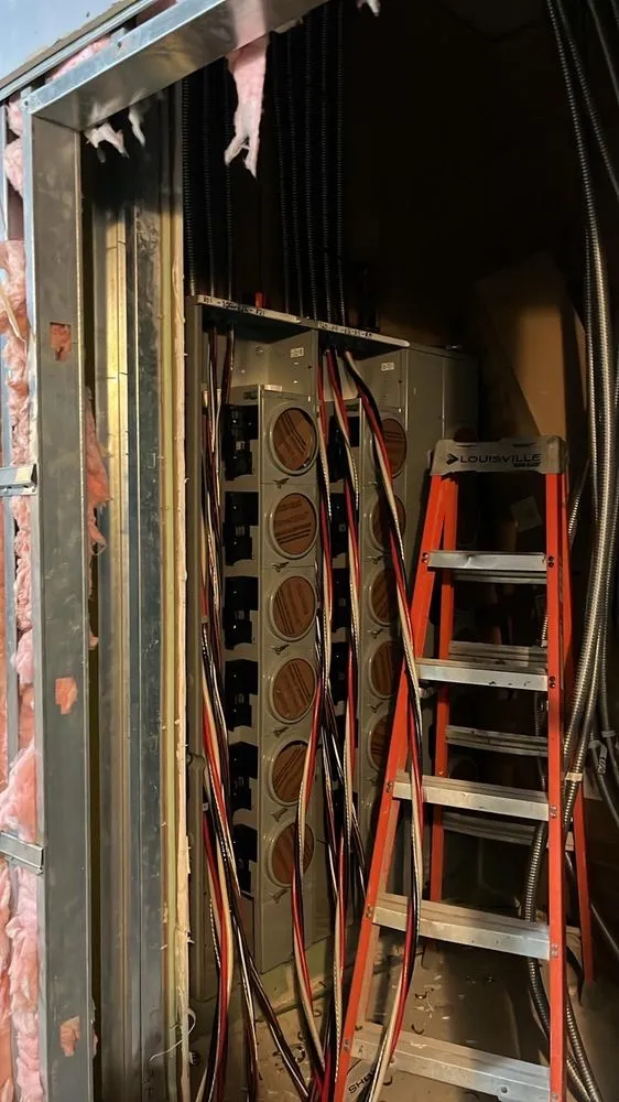 Slide of Elektra Services Je