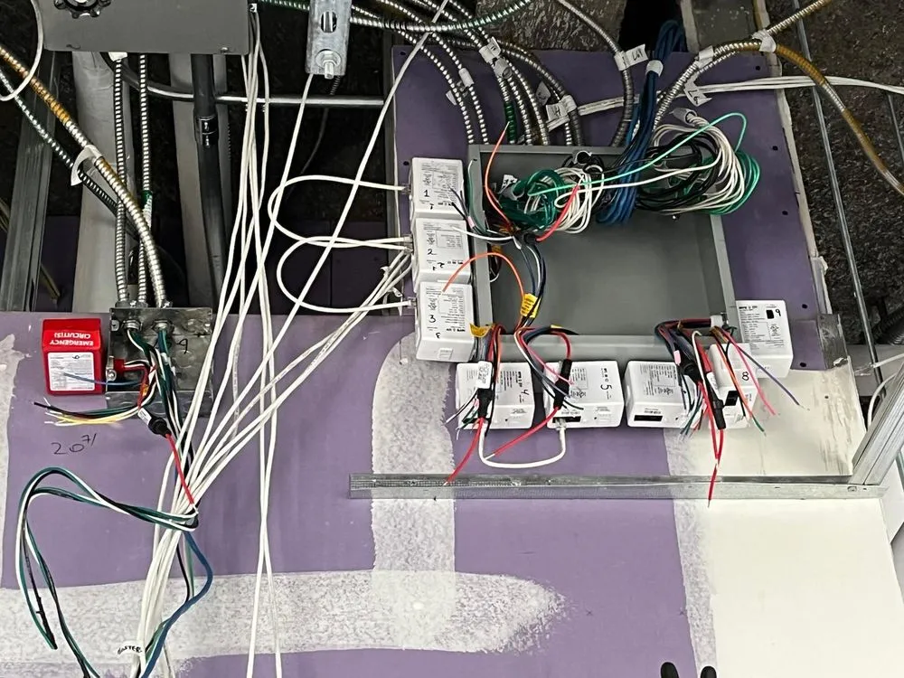 Slide of Elektra Services Je