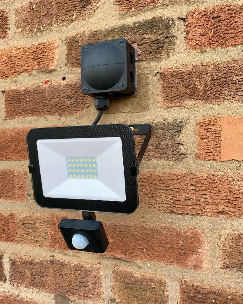 Slide of Element 24 Hour Electrician