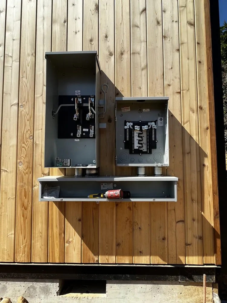 Emergency electrical service for homes in circuit breaker repair,  by 