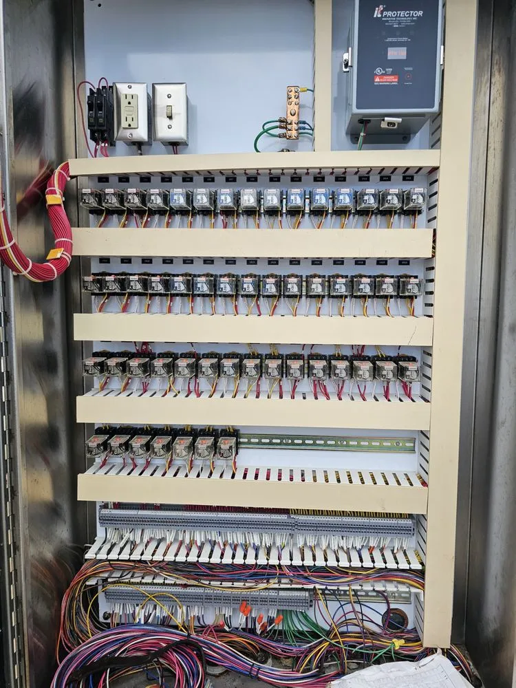 Emergency electrician providing circuit breaker repair in Port St. Lucie, FL - Elevated Electrical