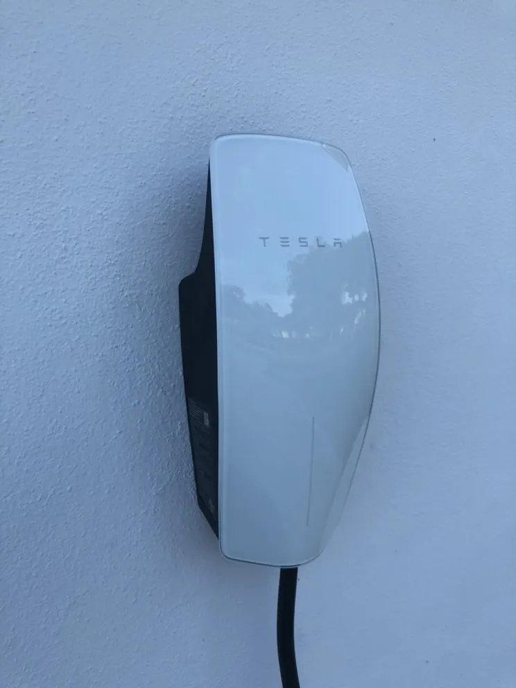 Slide of Eliad Camacho Electrical