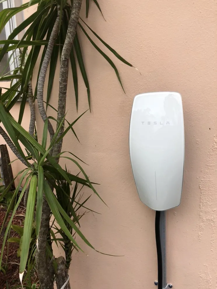 Slide of Eliad Camacho Electrical