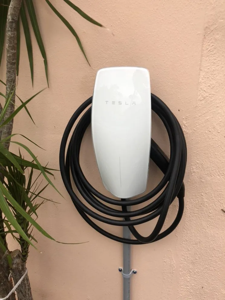 Slide of Eliad Camacho Electrical