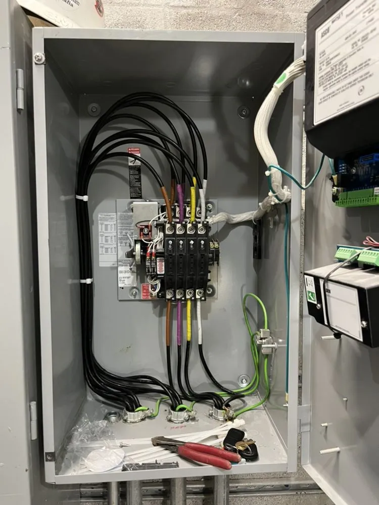 Licensed circuit breaker repair in ,  by Elite Electric 24/7