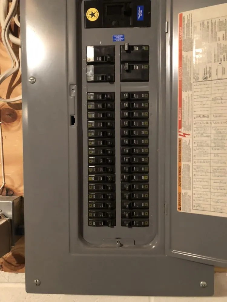 Affordable electrician providing outlet and switch repair in , 