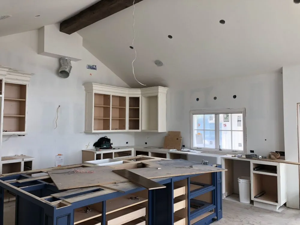 Emergency electrician providing wiring installation in , 