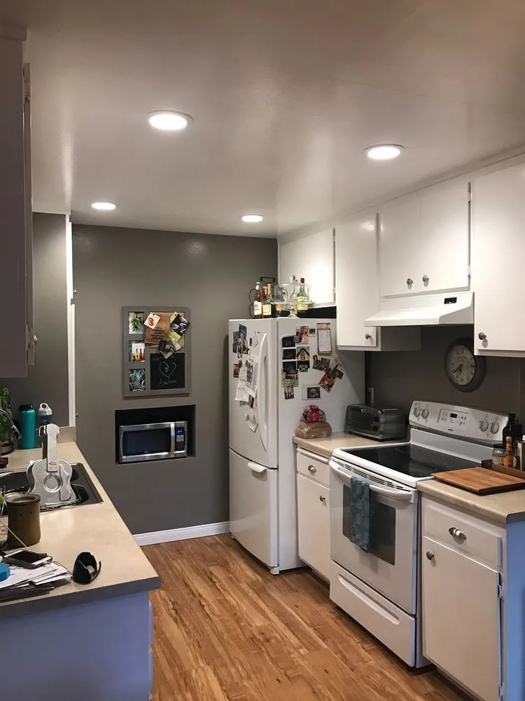 Reliable electrician providing emergency electrical service in , 