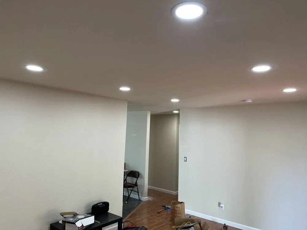 Slide of Elite Glow Electric