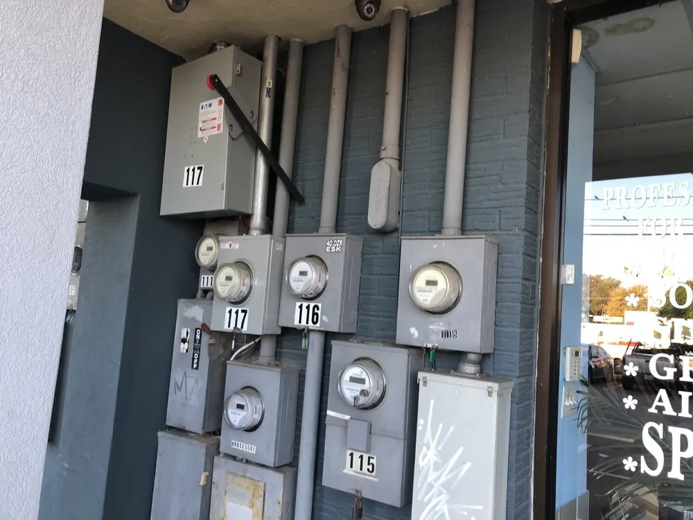 Slide of Elizondo Electric