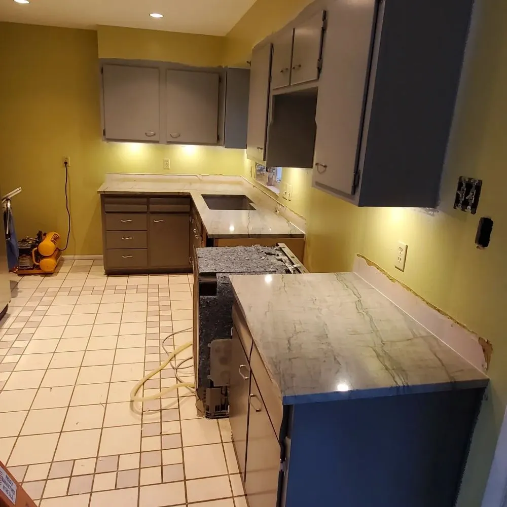 Expert electrician providing electrical repair in , 