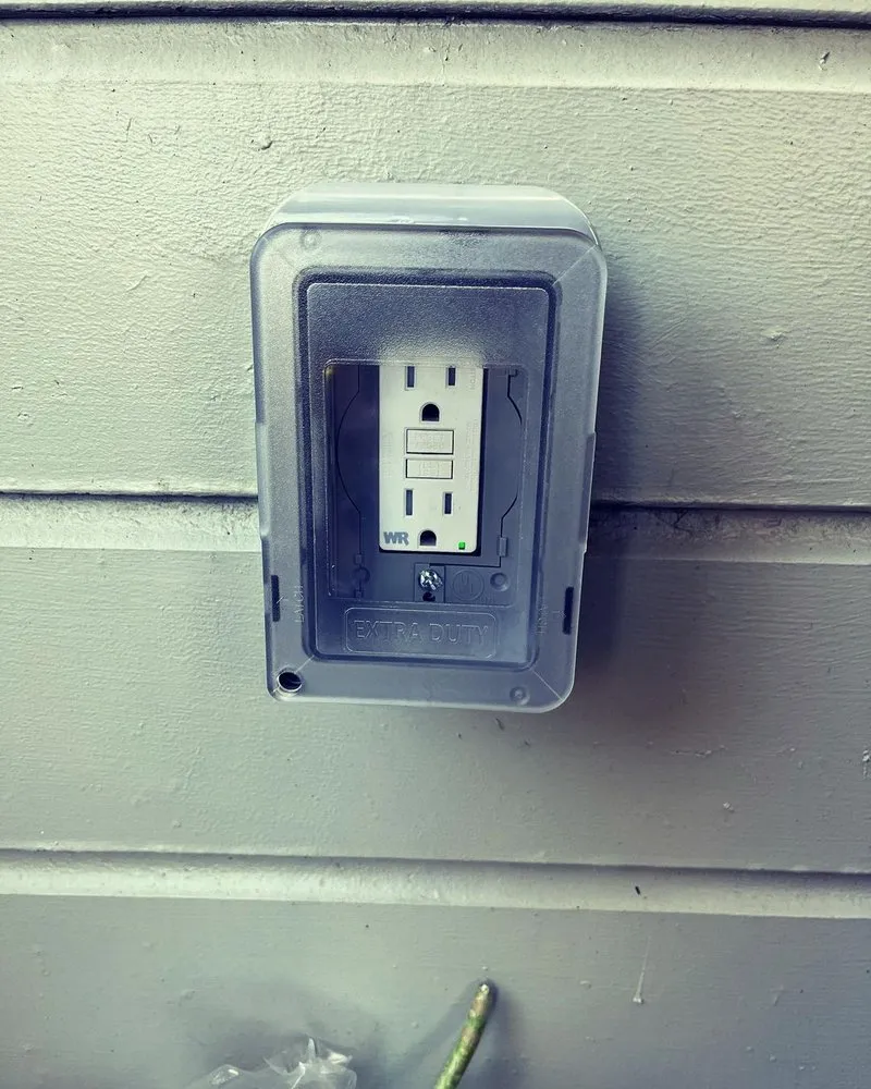 Slide of Elmhurst 24 Hour Electrician