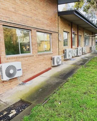 Elmhurst Electricians Co Logo