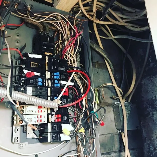 Slide of Elmhurst Emergency Electrician