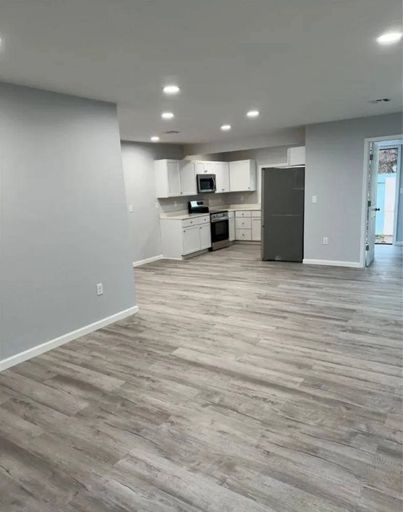 Slide of Eloh Electric