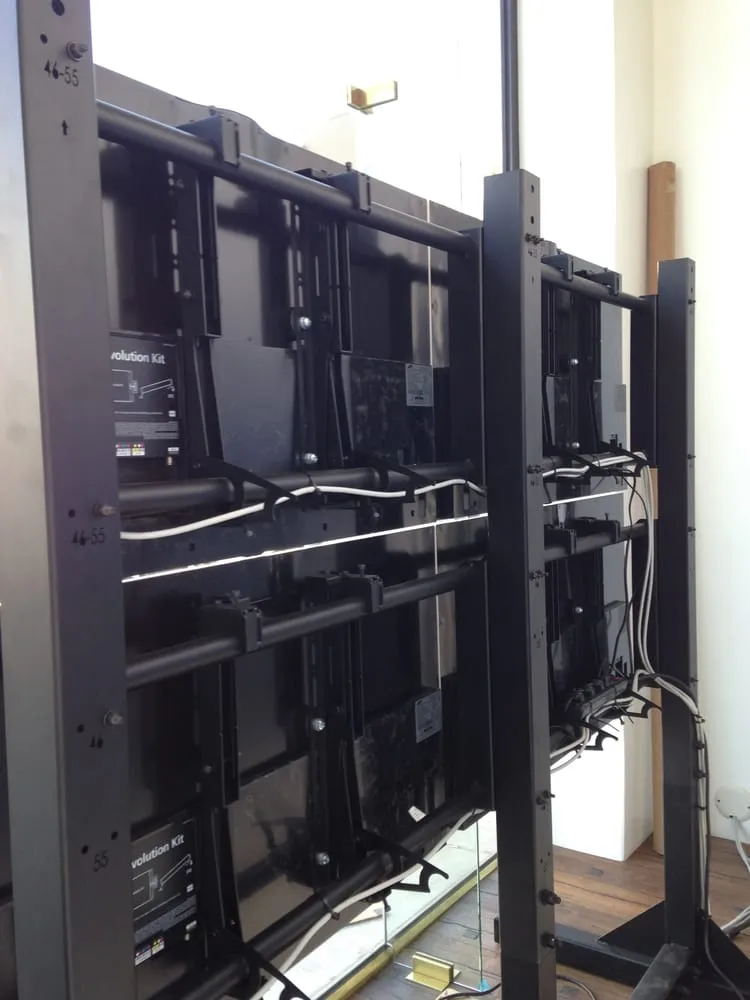 Certified electrician providing lighting installation in Simi Valley, CA - Elwell Electric Service