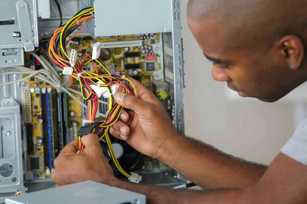 Certified electrician providing circuit breaker repair in Mabelvale, AR - EM Electric