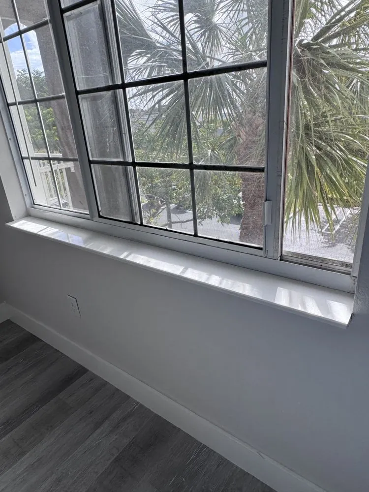 Slide of E&M Leon Construction