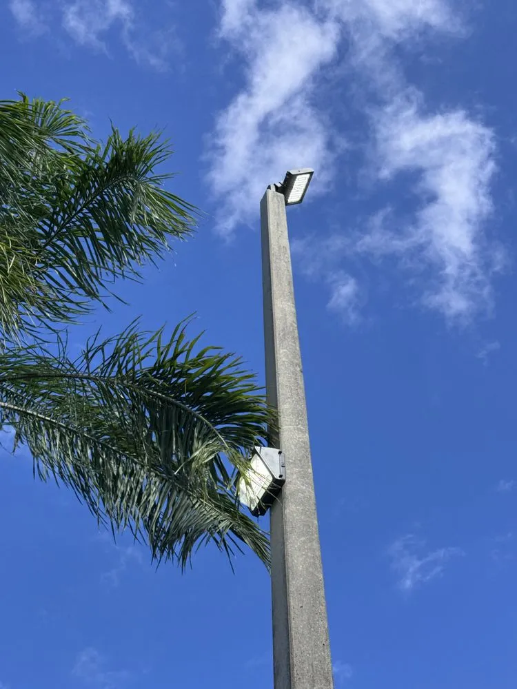 Slide of E&M Leon Construction