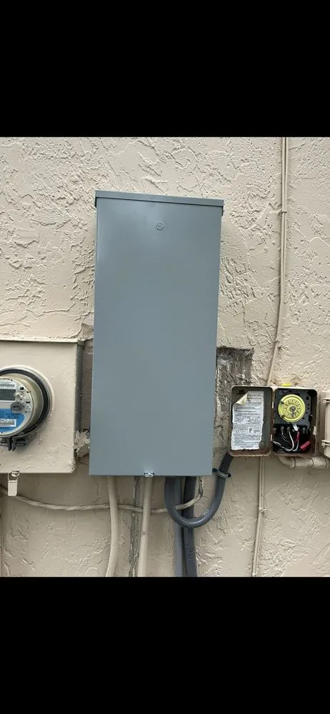 Emergency electrician providing outlet and switch repair in , 