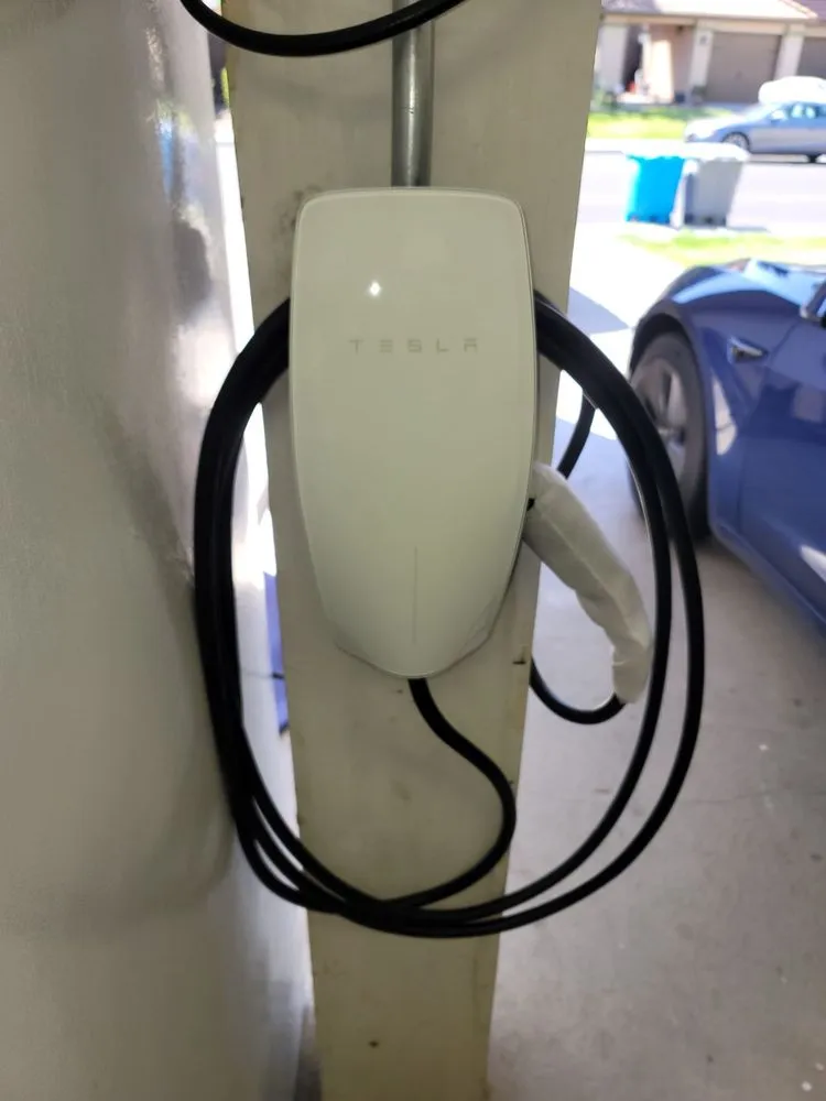 Slide of Emanuel Morales Electric