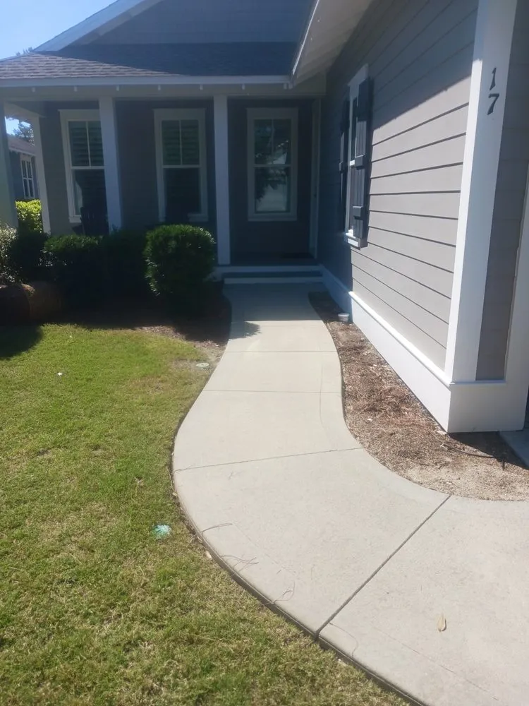 Certified electrician providing electrical repair in , 