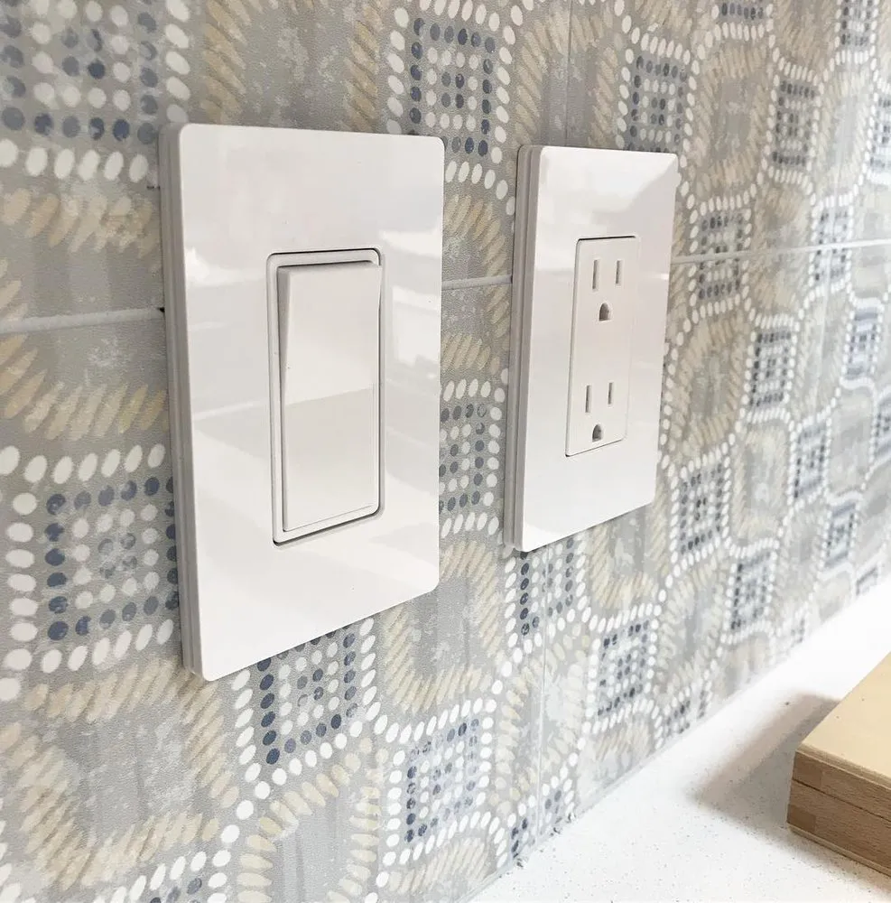 Slide of Emerald Electrician Service