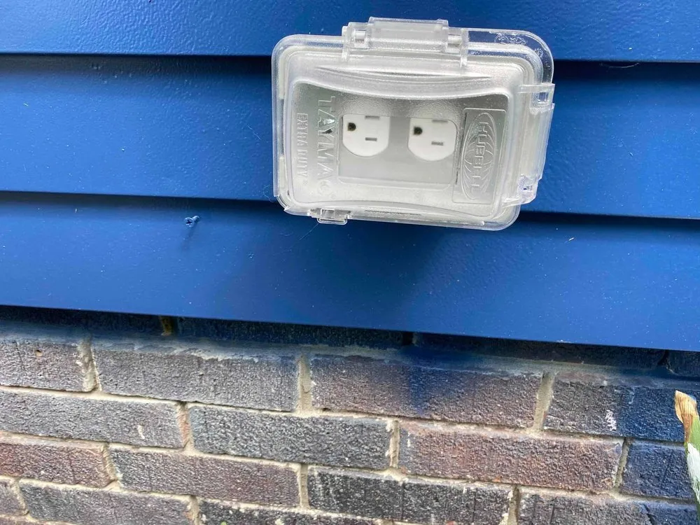 Slide of Emergent 24 Hour Electrician